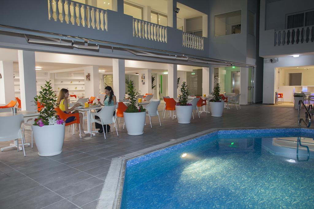 Princessa Vera Hotel Apartments Paphos Extérieur photo