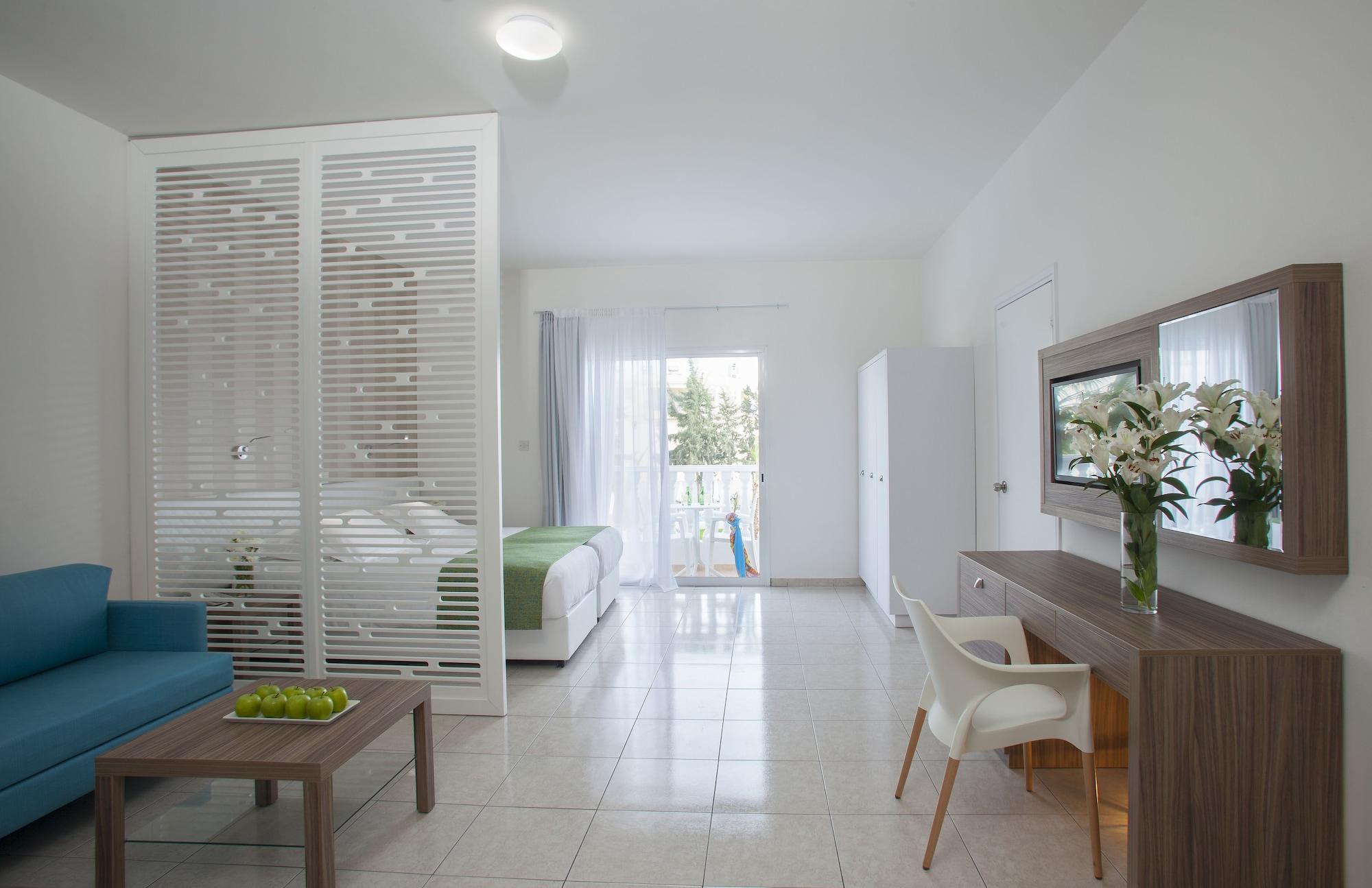 Princessa Vera Hotel Apartments Paphos Extérieur photo