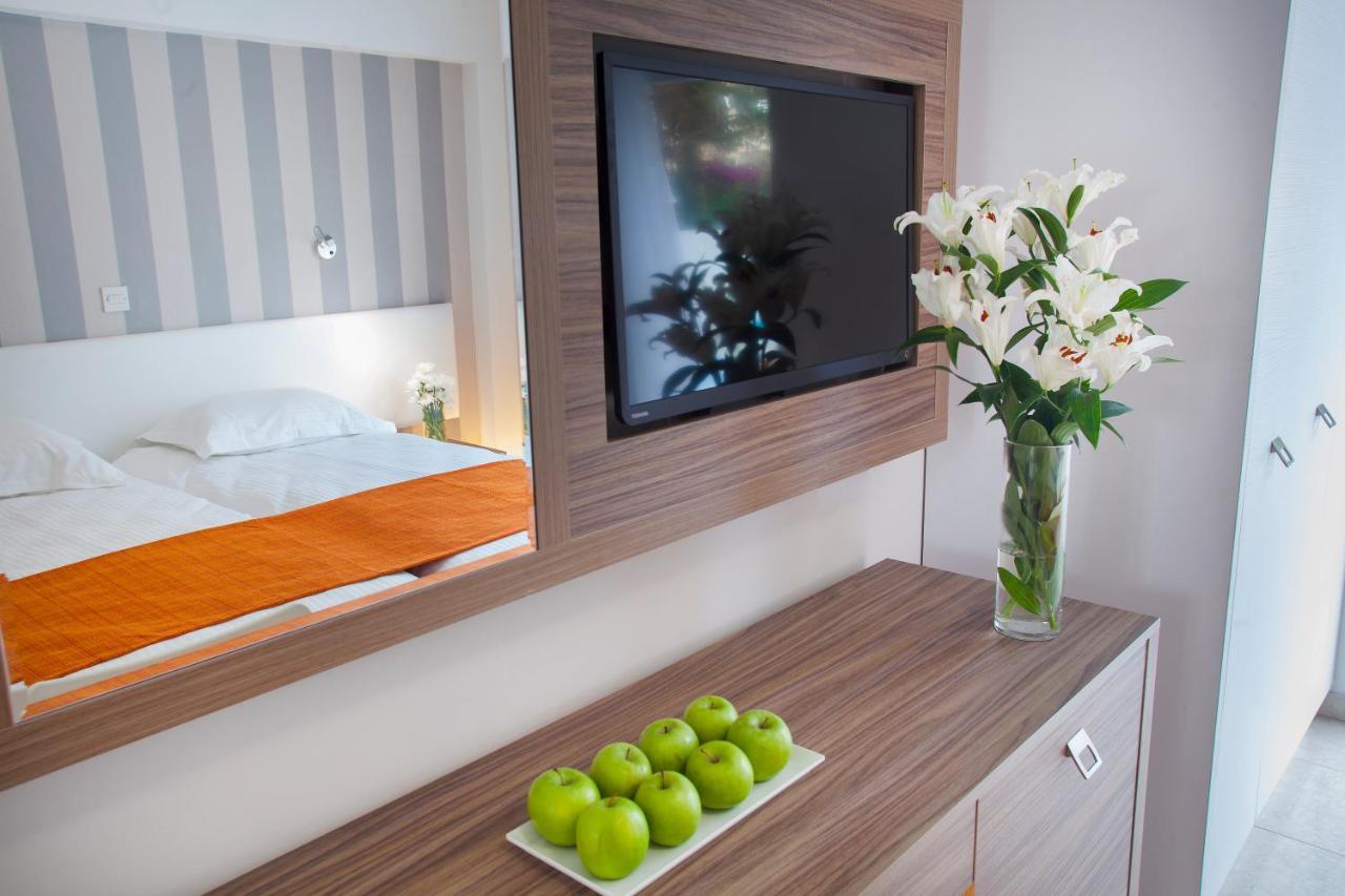 Princessa Vera Hotel Apartments Paphos Extérieur photo