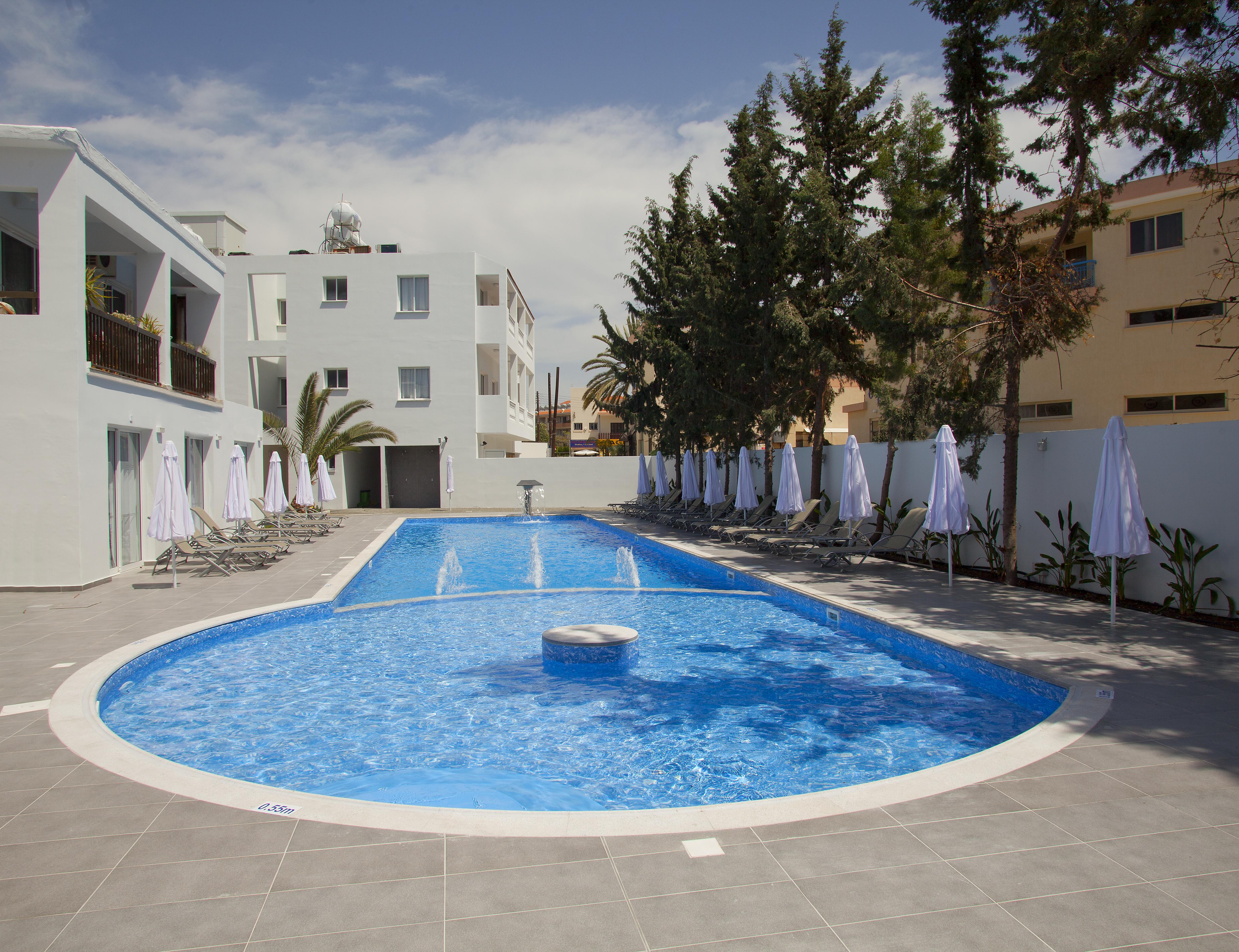 Princessa Vera Hotel Apartments Paphos Extérieur photo