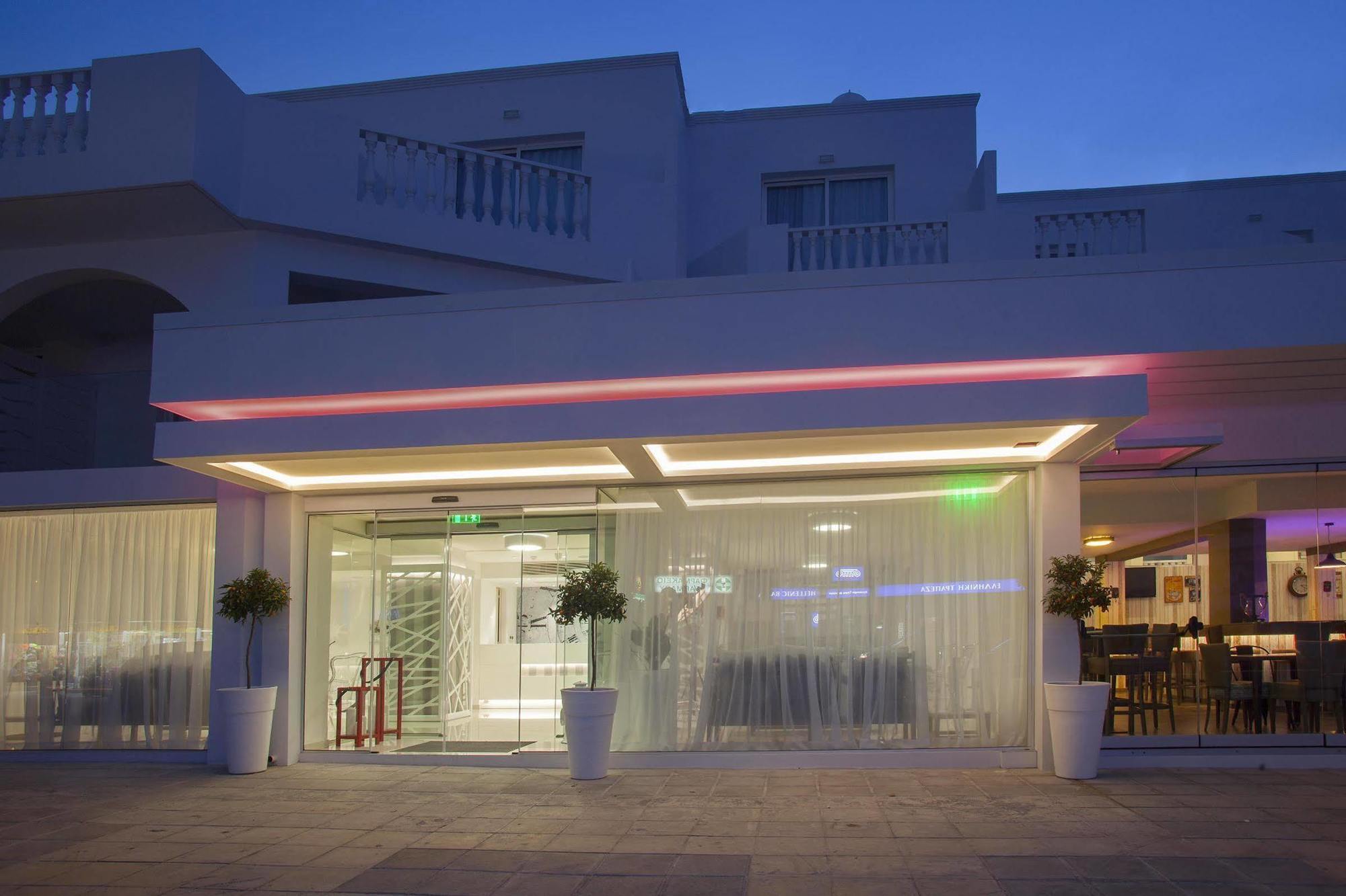 Princessa Vera Hotel Apartments Paphos Extérieur photo