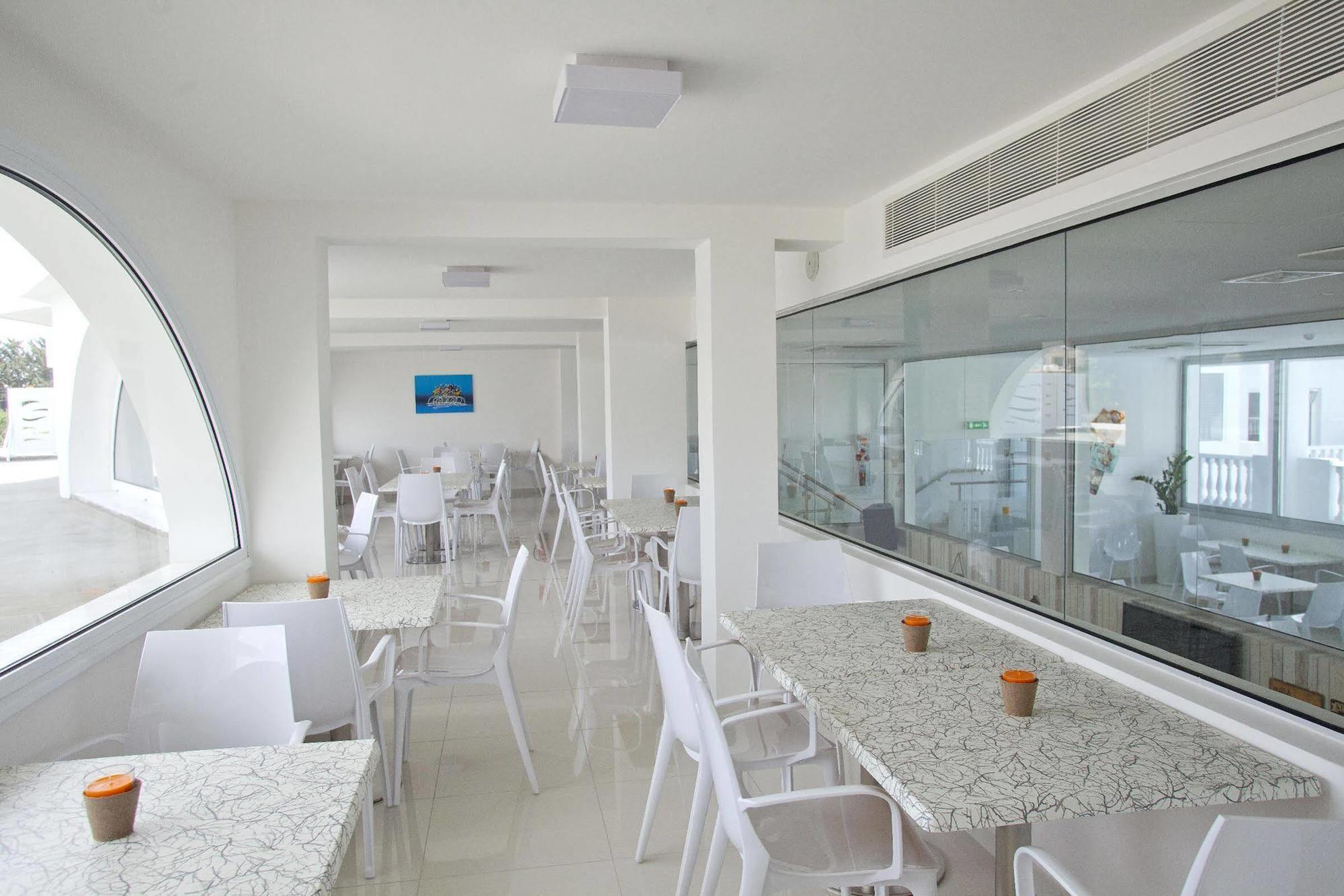 Princessa Vera Hotel Apartments Paphos Extérieur photo